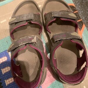 Guc Columbia active ankle strap sandals 8.0